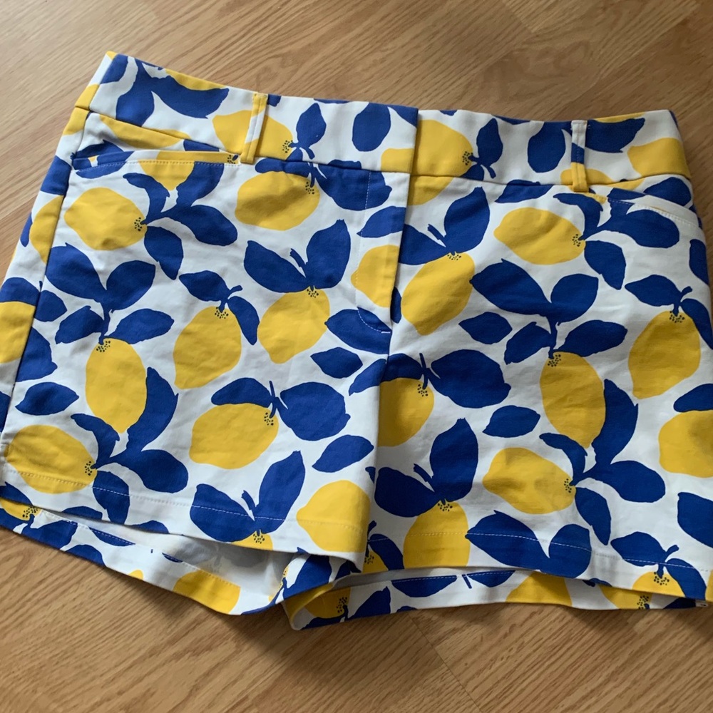 Hard to find! 🍋 print shorts!